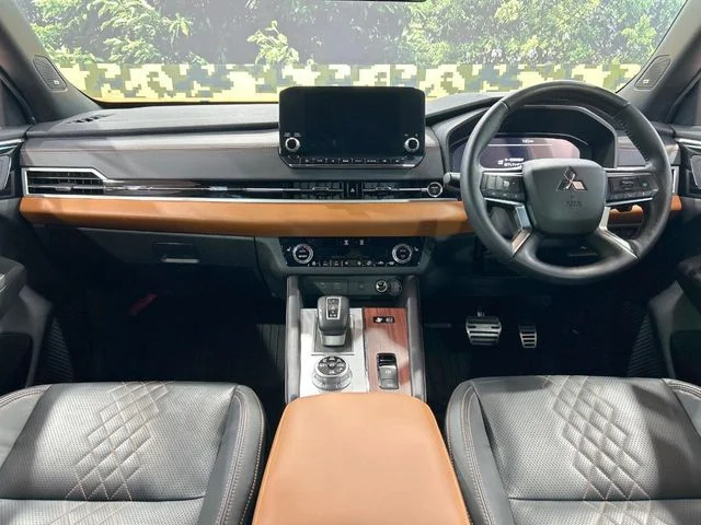 Mitsubishi OUTLANDER PHEV P photo 2
