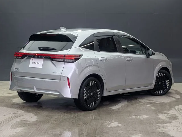 Nissan AURA G photo 2