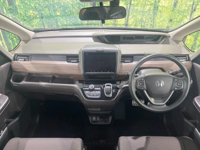 Honda FREED HYBRID G photo 2