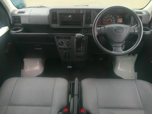 Daihatsu HIJET CARGO 4WD スペシャル　SA3 photo 2