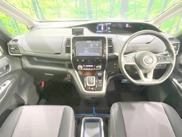 Nissan SERENA WG e−POWER　ハイウェイスター　V photo 2