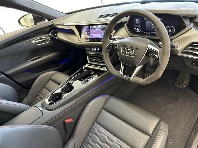 Audi AUDI RS e-tron GT ベースグレード photo 2