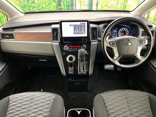 Mitsubishi DELICA D:5 4WD P photo 2