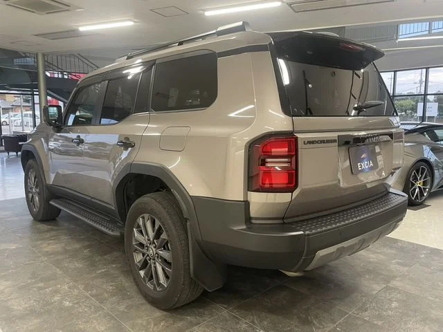 Toyota LANDCRUISER 250 ZX photo 4