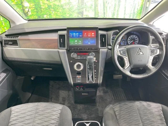 Mitsubishi DELICA D:5 4WD P photo 2