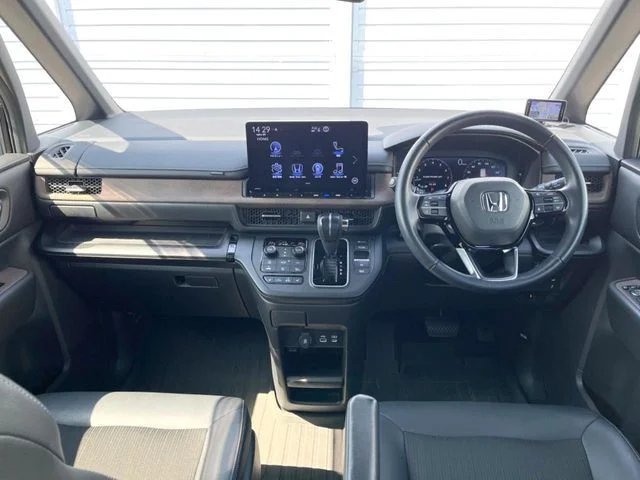 Honda STEPWAGON SPADA ベースグレード photo 2