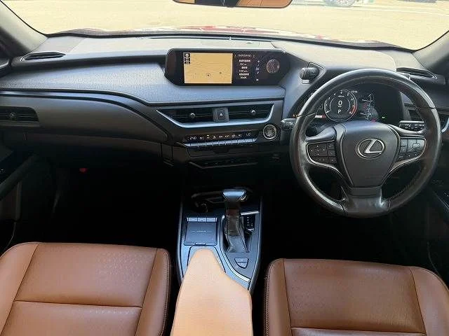 Toyota LEXUS UX200 バージョンC photo 2