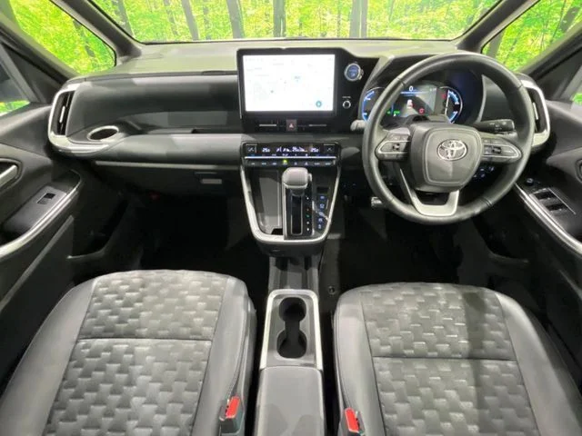 Toyota VOXY HYBRID 4WD S−Z photo 2