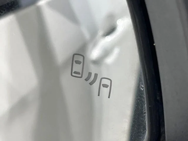 Toyota VOXY HYBRID 4WD S−Z photo 4