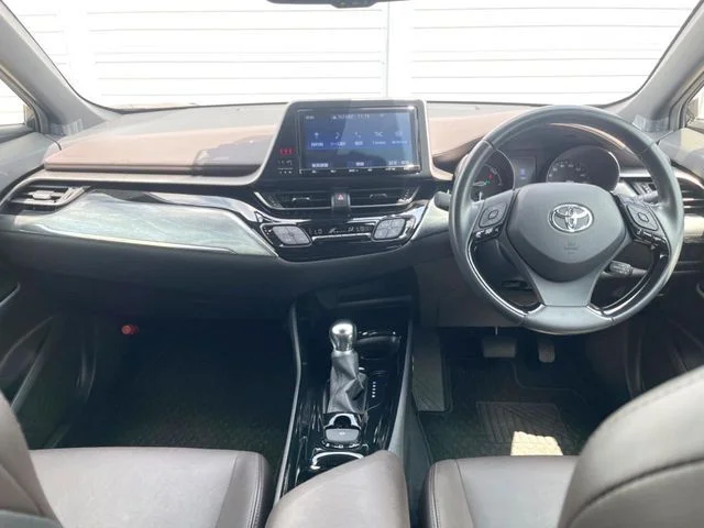Toyota C-HR G　ハイブリッド photo 2