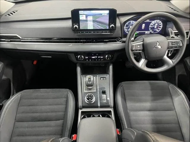 Mitsubishi OUTLANDER PHEV G photo 2