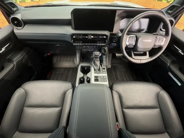 Toyota LANDCRUISER 250 VX photo 2
