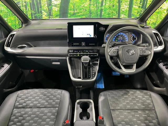 Toyota VOXY HYBRID 4WD S−Z photo 2