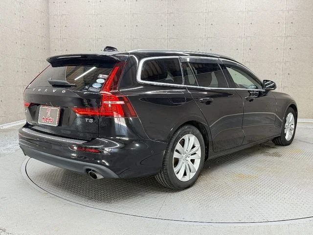 Volvo VOLVO V60 T5　モメンタム photo 2