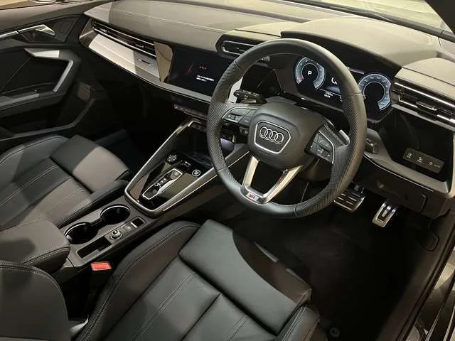 Audi AUDI A3 Sedan 30　TFSI　Sライン photo 2