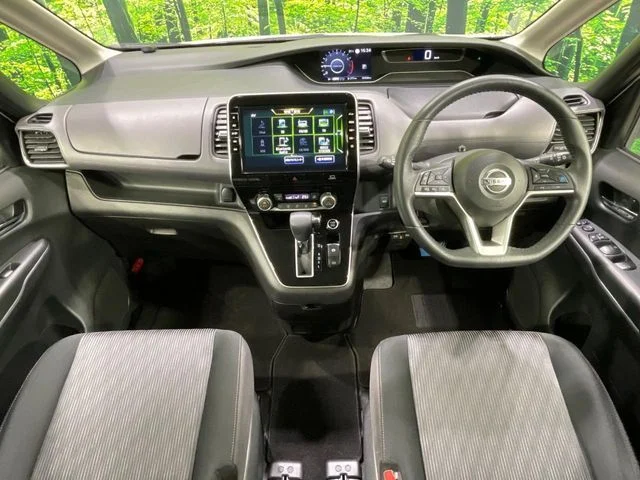 Nissan SERENA S-HYBRID ハイウェイスター　V photo 2