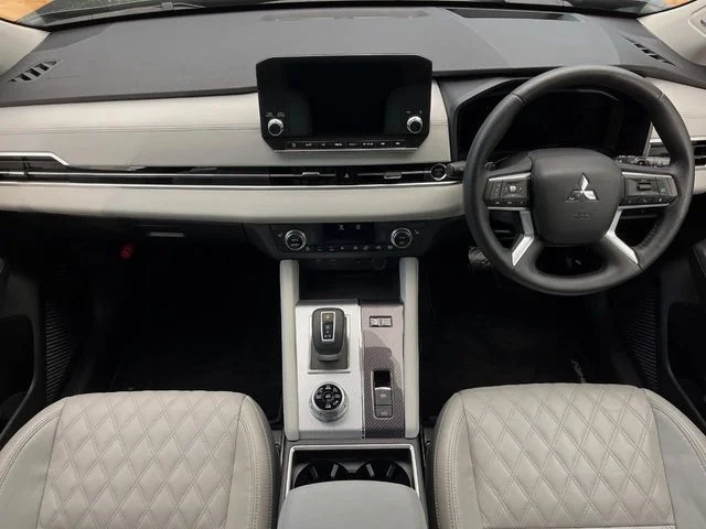 Mitsubishi OUTLANDER PHEV P photo 2