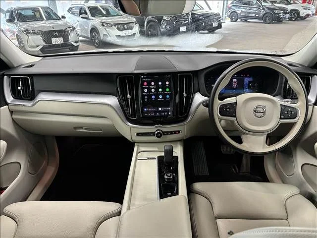 Volvo VOLVO XC60 B5　AWD　モメンタム photo 3