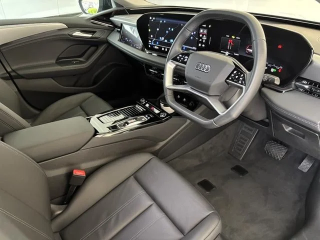 Audi AUDI A6 SPORTBACK e-tron パフォーマンス photo 2