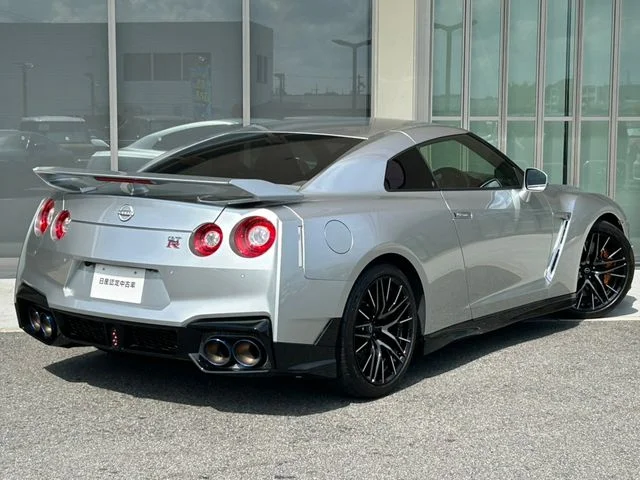 Nissan GT-R ピュアエディション photo 2