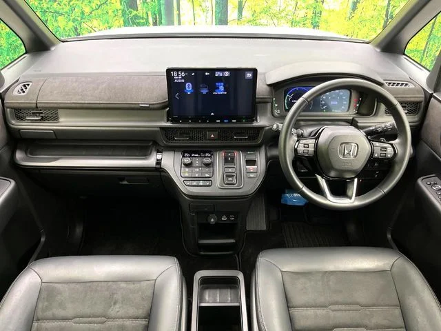 Honda STEPWAGON e:HEV SPADA プレミアムライン photo 2