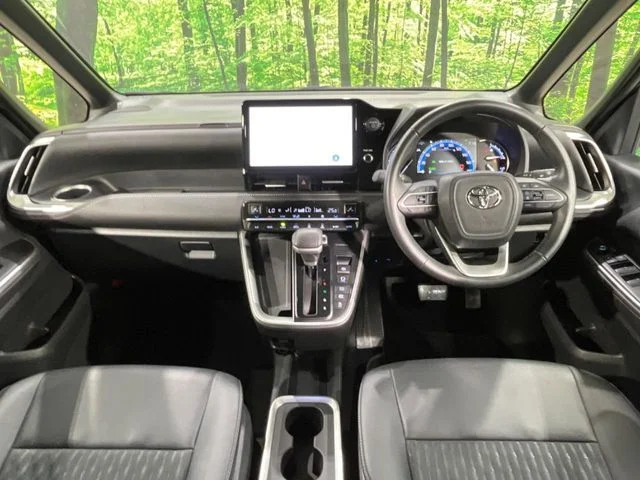 Toyota NOAH HYBRID S−Z photo 2