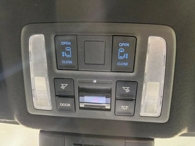 Toyota NOAH HYBRID S−Z photo 3