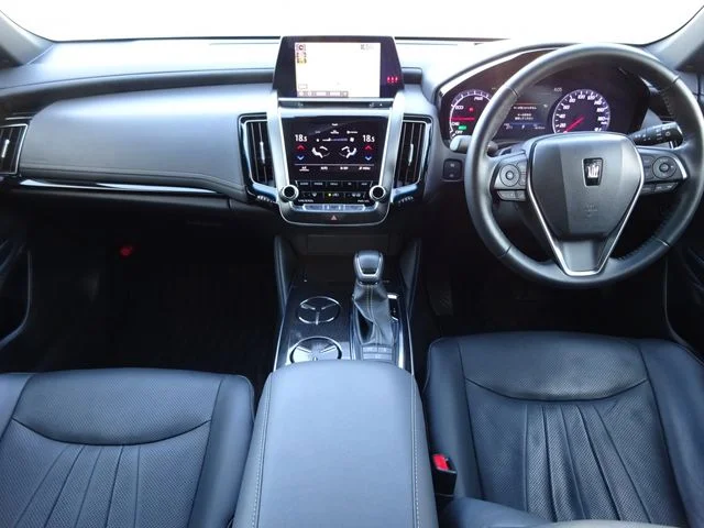 Toyota CROWN sedan hybrid G photo 2