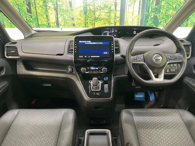 Nissan SERENA WG e−POWER　ハイウェイスター　V photo 2