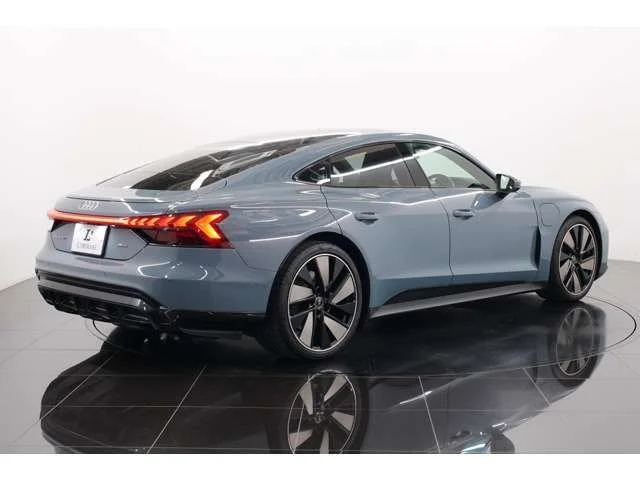Audi AUDI e-tron GT クワトロ photo 2