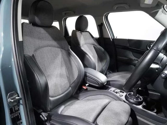 Bmw MINI COOPER D CROSSOVER ベースグレード photo 4
