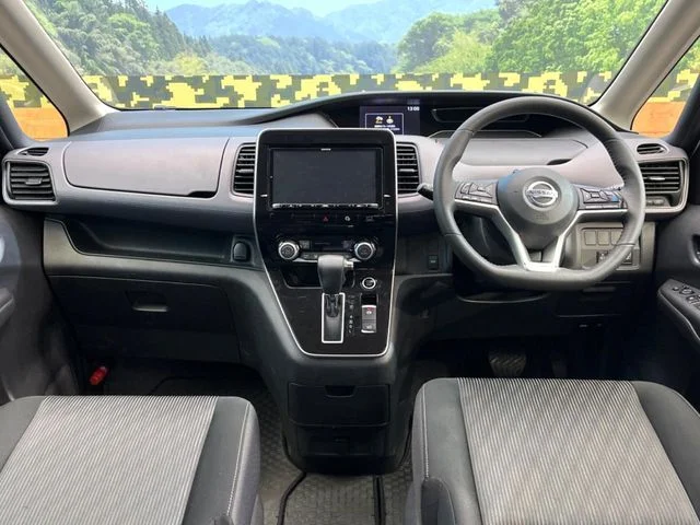 Nissan SERENA S-HYBRID ハイウェイスター　V photo 2