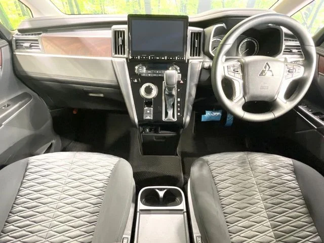 Mitsubishi DELICA D:5 4WD P photo 2