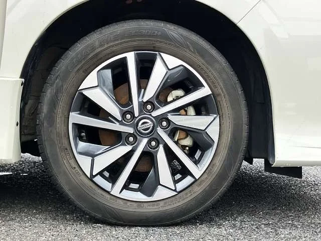 Nissan SERENA S-HYBRID ハイウェイスター　V photo 4