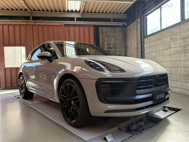 Porsche PORSCHE Macan GTS photo 2