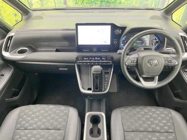 Toyota VOXY HYBRID S−Z photo 2