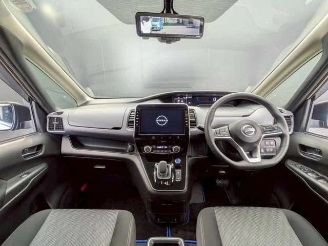 Nissan SERENA WG e−POWERハイウェイスターV photo 3