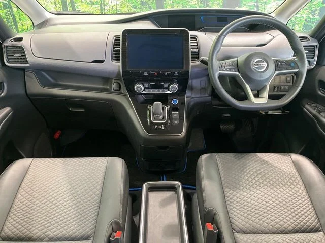 Nissan SERENA WG e−POWER　ハイウェイスター　V photo 2