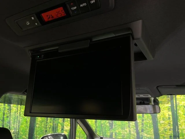 Toyota VOXY HYBRID ZS　煌2 photo 3