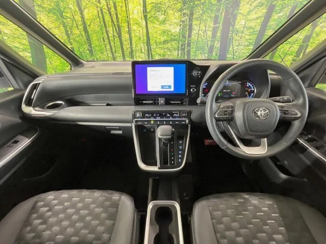 Toyota VOXY HYBRID S−Z photo 2