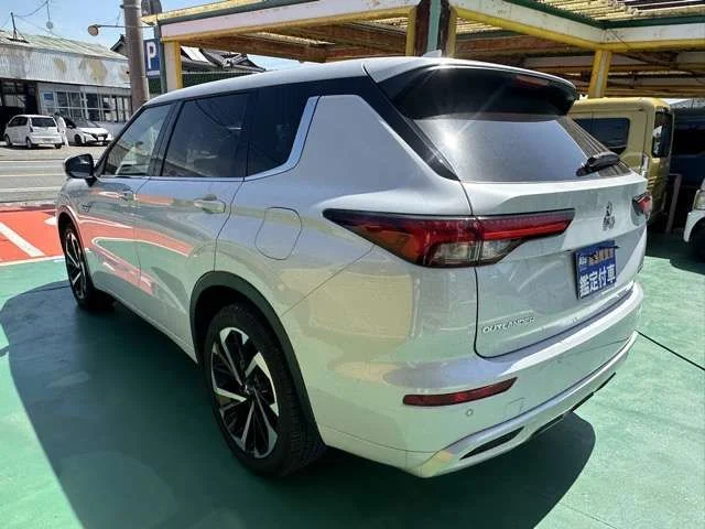 Mitsubishi OUTLANDER PHEV P photo 4