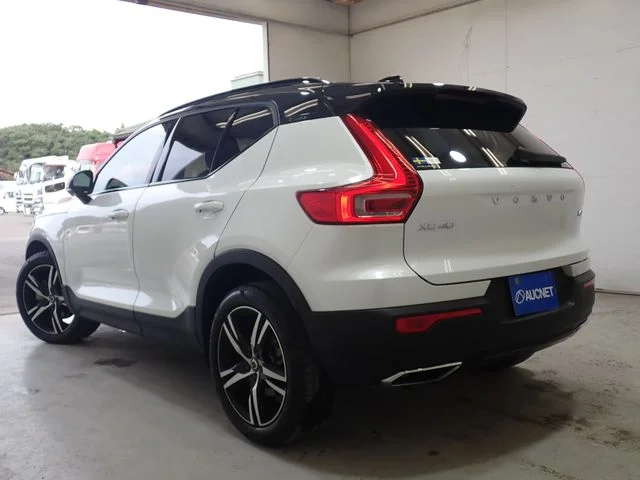 Volvo VOLVO XC40 T4　AWD　Rデザイン photo 3