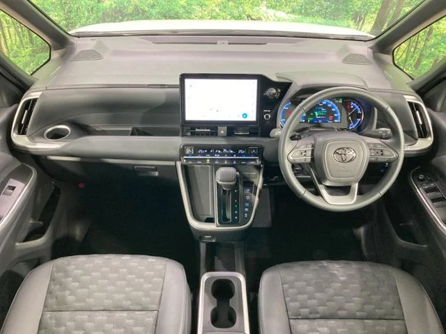 Toyota VOXY HYBRID S−Z photo 2