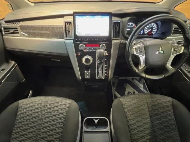 Mitsubishi DELICA D:5 4WD アーバンギア　G　パワーパッケージ photo 2