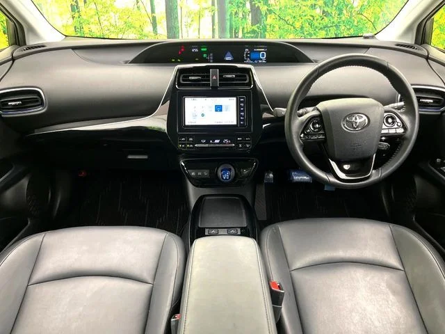 Toyota PRIUS A　ツーリングセレクション photo 2