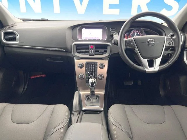 Volvo VOLVO V40 CROSS COUNTRY T5　AWD　モメンタム photo 2