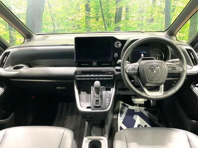 Toyota NOAH HYBRID S−Z photo 2