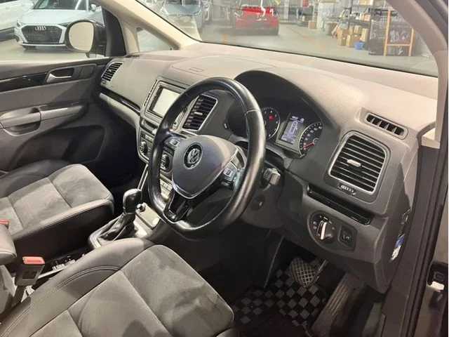 Volkswagen VOLKSWAGEN SHARAN TSI　ハイライン photo 2