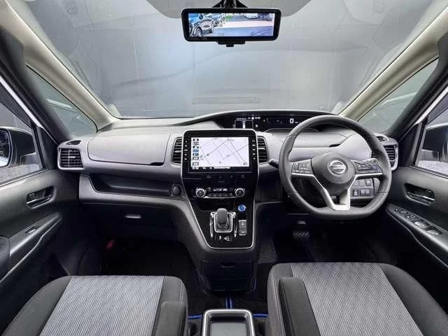Nissan SERENA WG e−POWER　ハイウェイスター　V photo 3