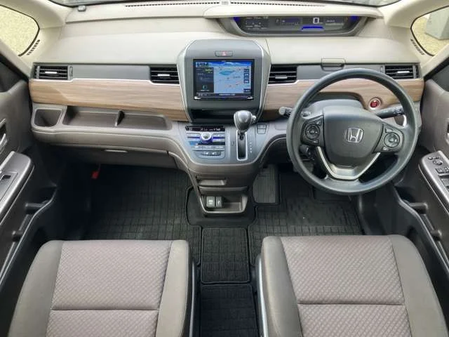 Honda FREED G photo 2